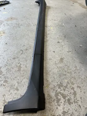 189.gm1d20 Chevrolet Passenger Right Rocker Panel Moulding For 2020 Traverse It S Original Check