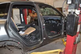 Porsche 198-51137r Passenger Right Side Rocker And Post Cut Fits 11-18 Cayenne