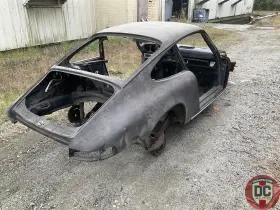 90150306222 Porsche 1969-1973 911 912 Coupe Right Quarter Panel Cut 136592